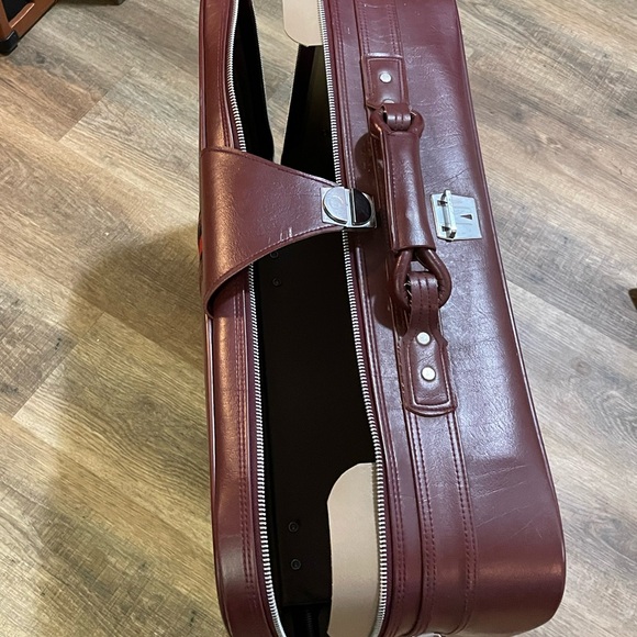 Vintage Travel Suitcase made in Korea unbranded Maroon With Red Stripe - Picture 10 of 10